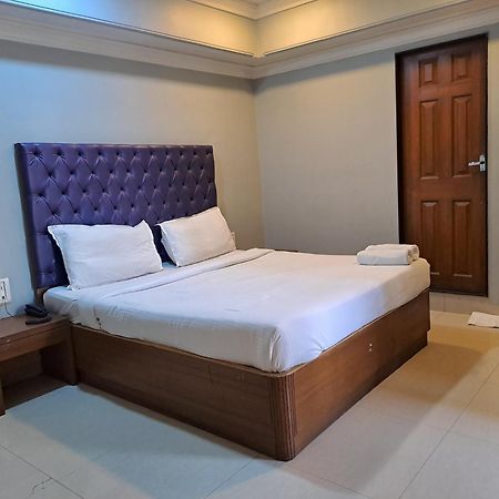 Hotel Cruz Royale Mumbai Exterior photo
