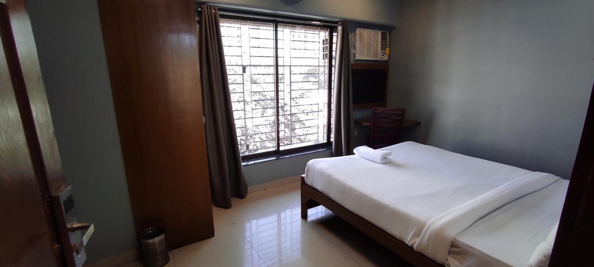 Hotel Cruz Royale Mumbai Exterior photo